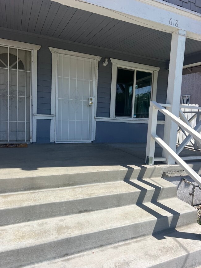 618 W 9th St, Unit 618 in San Bernardino, CA - Building Photo - Building Photo