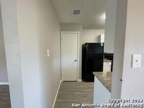 7702 Heathridge in San Antonio, TX - Building Photo - Building Photo