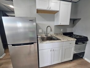 10 Vernon St, Unit 303 in Keene, NH - Building Photo - Building Photo