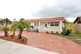 10310 SW 4th St in Miami, FL - Building Photo