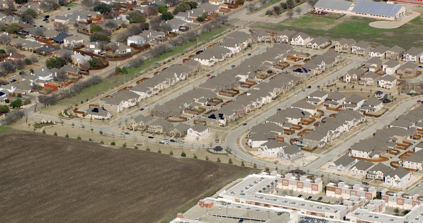 Retreat at Stonebriar in Frisco, TX - Building Photo