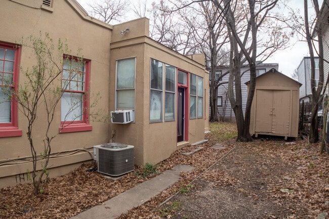 2813 Salado St in Austin, TX - Building Photo - Building Photo
