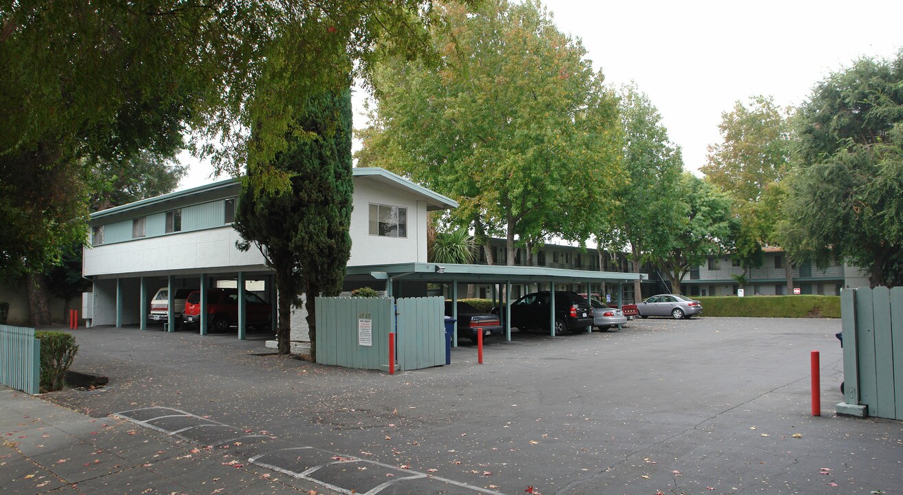 Fremont Park Apartments in Fremont, CA - Building Photo