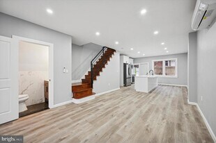 547 S Yewdall St in Philadelphia, PA - Building Photo