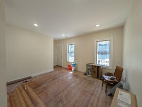 5 Lowell Cir, Unit 1 in Somerville, MA - Foto de edificio - Building Photo