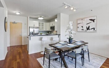 1 Lakeside Dr in Oakland, CA - Building Photo - Building Photo