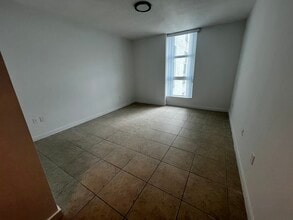 1025 NW 19th Ave, Unit A3 in Miami, FL - Foto de edificio - Building Photo