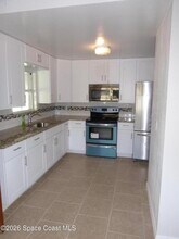 360 Needle Blvd in Merritt Island, FL - Foto de edificio - Building Photo