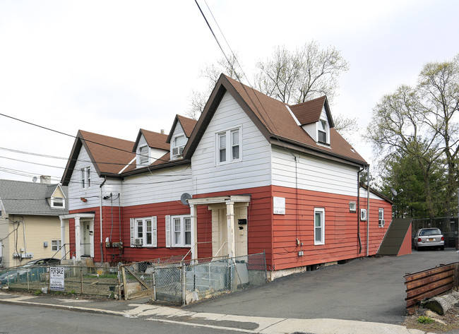 28-30 Bridge St in Garnerville, NY - Building Photo - Building Photo