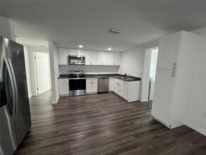 1222 SE 10th St in Gainesville, FL - Foto de edificio - Building Photo