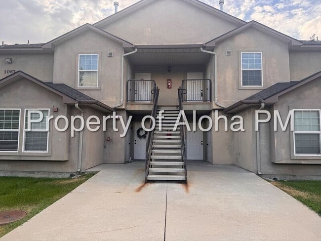 property at 1067 W Pine Ave