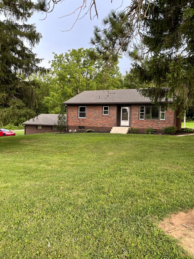 694 White Oak Ln Rentals in Leesport, PA