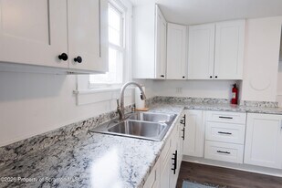 118 E Carey St in Plains, PA - Building Photo