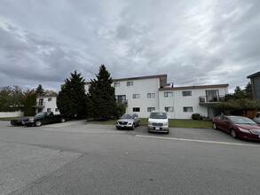 Inlet Apartments in Sechelt, BC - Building Photo - Building Photo