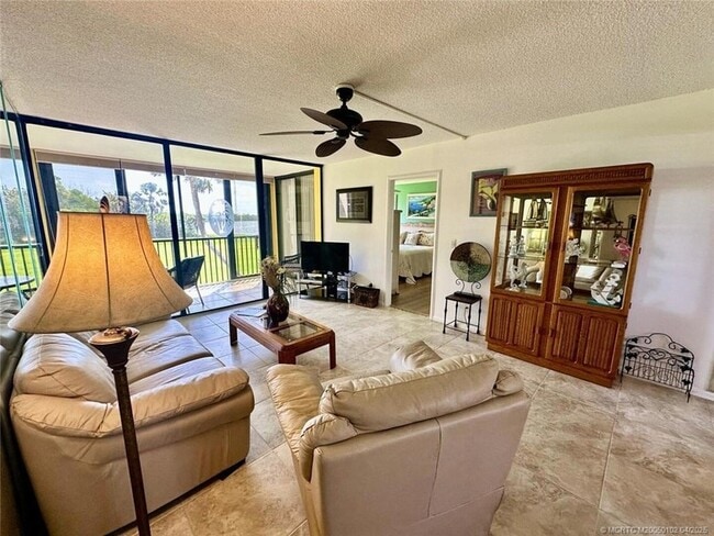 3482 NE Causeway Blvd, Unit 202 in Jensen Beach, FL - Building Photo - Building Photo