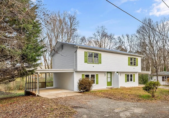 2969 Orchid Ln, Unit A in Valdese, NC - Foto de edificio - Building Photo