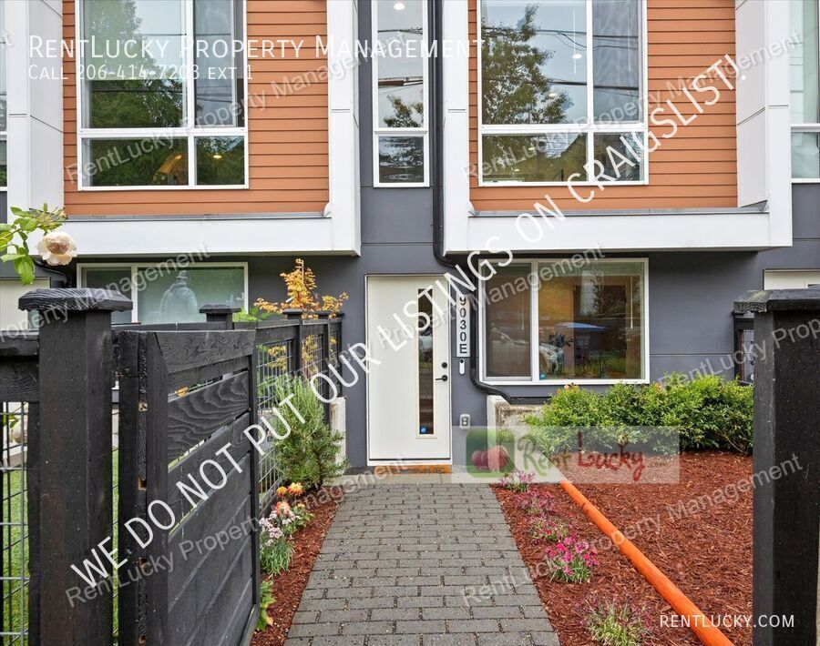 9030 18th Ave SW in Seattle, WA - Building Photo
