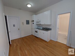 WEST 72 STREET, Unit 5C in New York, NY - Building Photo - Building Photo