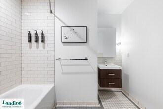 933 McGee St, Unit 2-315 in Kansas City, MO - Building Photo - Building Photo