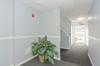 16 Richards Ave, Unit 301 in North Attleboro, MA - Foto de edificio - Building Photo