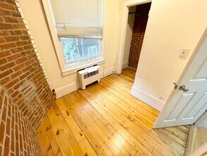 32 Sussex St, Unit 1 in Boston, MA - Foto de edificio - Building Photo