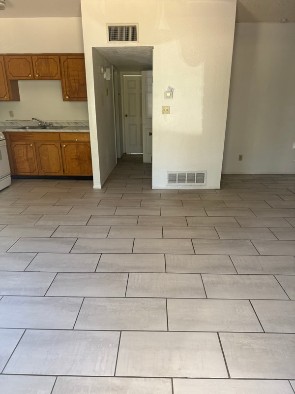 450 Via Lechuza in Rio Rico, AZ - Building Photo - Building Photo