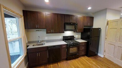 3221 Guilford Ave in Baltimore, MD - Building Photo - Building Photo