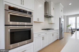 14371 Beckett Glen Cir in Chantilly, VA - Building Photo - Building Photo