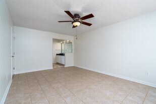 11602 Jaycreek Dr in Houston, TX - Building Photo