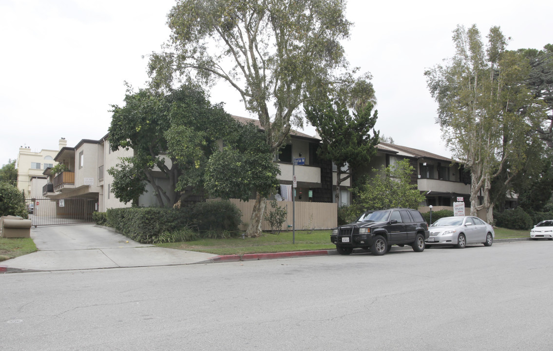 10841 Whipple St in North Hollywood, CA - Foto de edificio