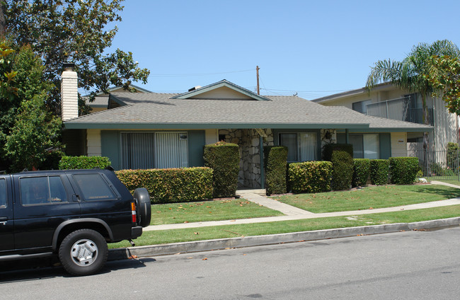 16161 Ganges Ln in Huntington Beach, CA - Building Photo - Building Photo