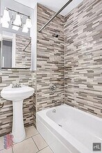 LEROY ST., Unit 1A in New York, NY - Building Photo - Building Photo