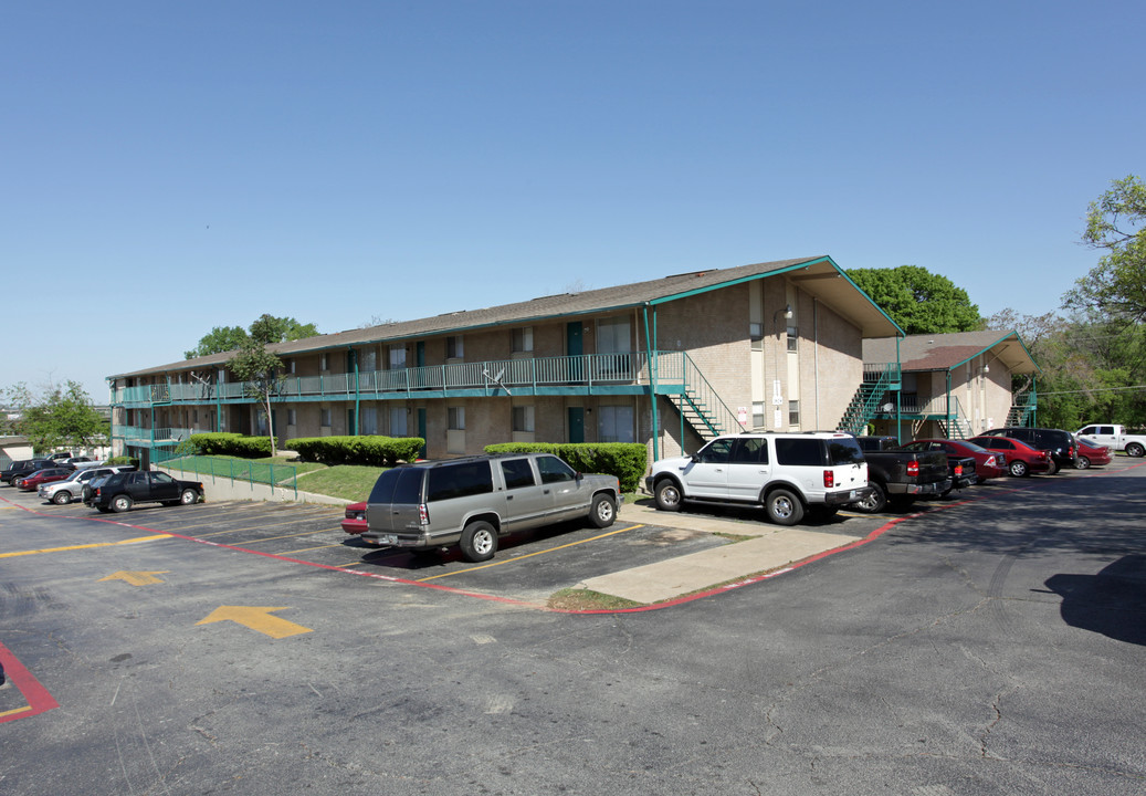 Meadows Apartments in Carrollton, TX - Building Photo