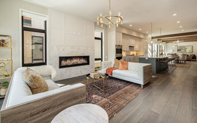 5589 N Danbury Rd in Whitefish Bay, WI - Building Photo - Building Photo