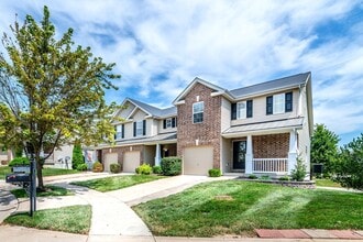 61 Country Village Ct in O'Fallon, MO - Foto de edificio - Building Photo