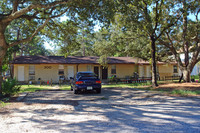 College Garden Apartments in Niceville, FL - Building Photo - Building Photo