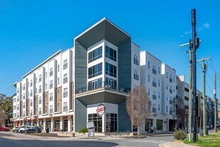 The Luxe on West Call Apartments