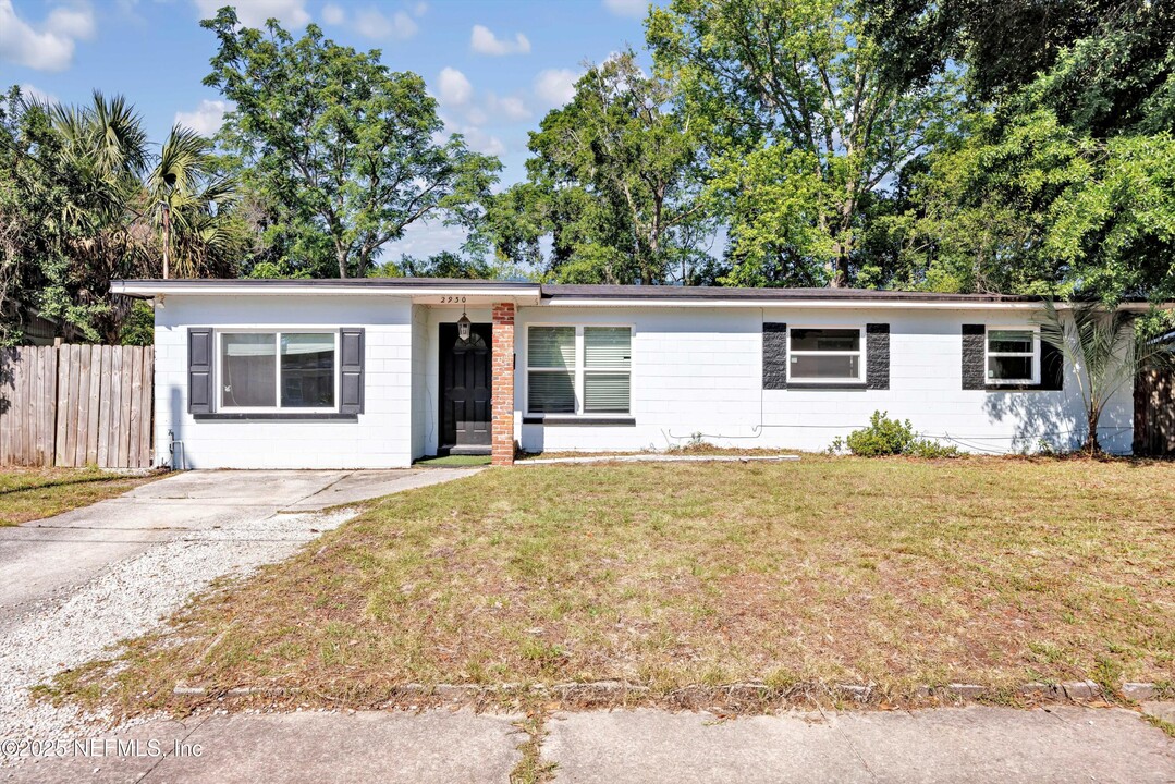 2930 Wycombe Dr W in Jacksonville, FL - Foto de edificio