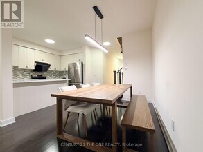 8 Anchusa Dr in Richmond Hill, ON - Building Photo - Building Photo