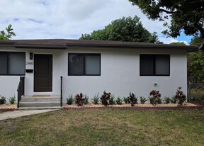 2440 SW 64th Ave in Miami, FL - Building Photo