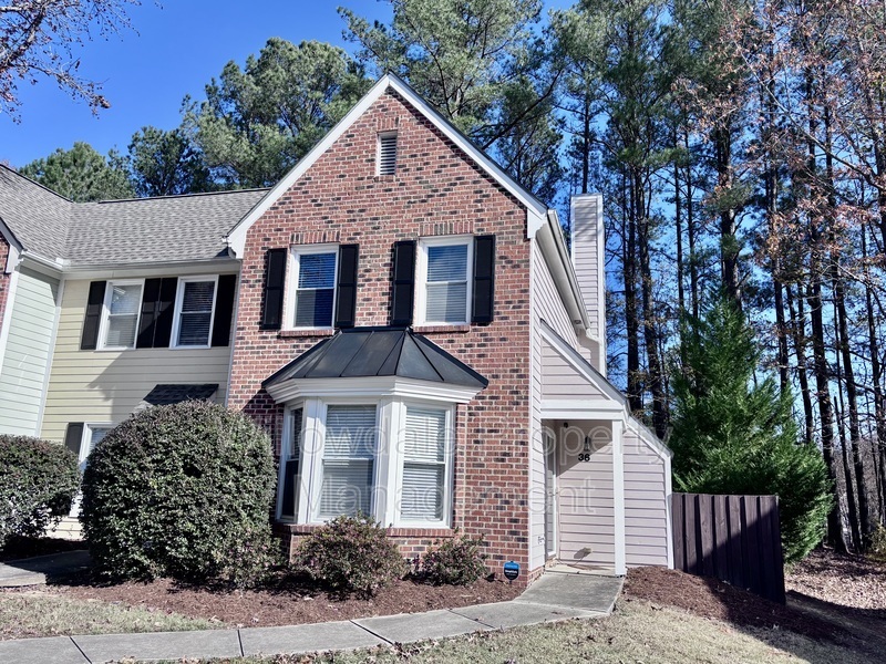 36 Forest Glen Dr in Chapel Hill, NC - Foto de edificio