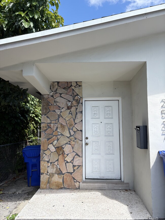 2535 NW 9th St, Unit 2535 NW 9th Street