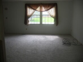 8258 Larkspur Dr in Baldwinsville, NY - Foto de edificio - Building Photo