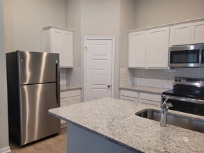 191-191 Nespral Dr in San Antonio, TX - Building Photo - Building Photo