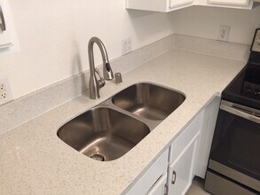 7948 Decker Canyon Dr, Unit 102 in Las Vegas, NV - Building Photo - Building Photo