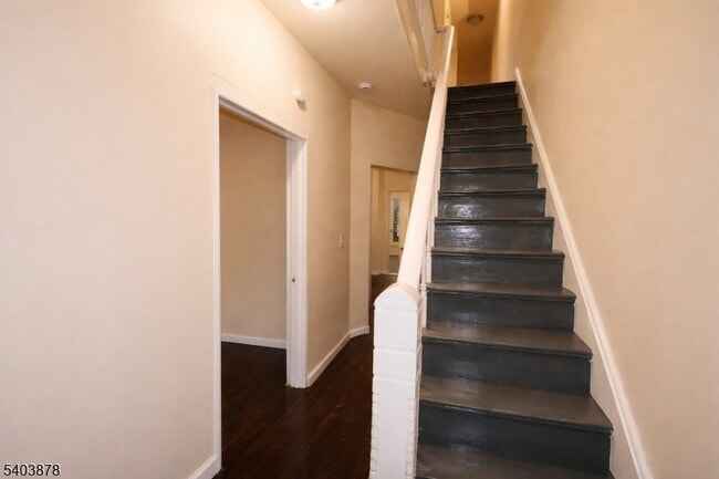 184 S 6th St in Newark, NJ - Foto de edificio - Building Photo