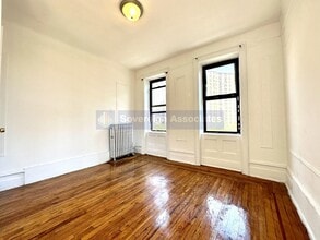 121 La Salle St, Unit 26 in New York, NY - Foto de edificio - Building Photo