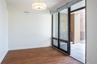 Chateau on Wells in Chicago, IL - Foto de edificio - Interior Photo