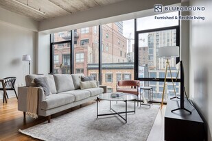 676 N La Salle Dr in Chicago, IL - Building Photo