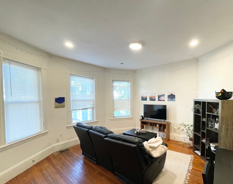 112 Hillside St, Unit #1 in Boston, MA - Building Photo